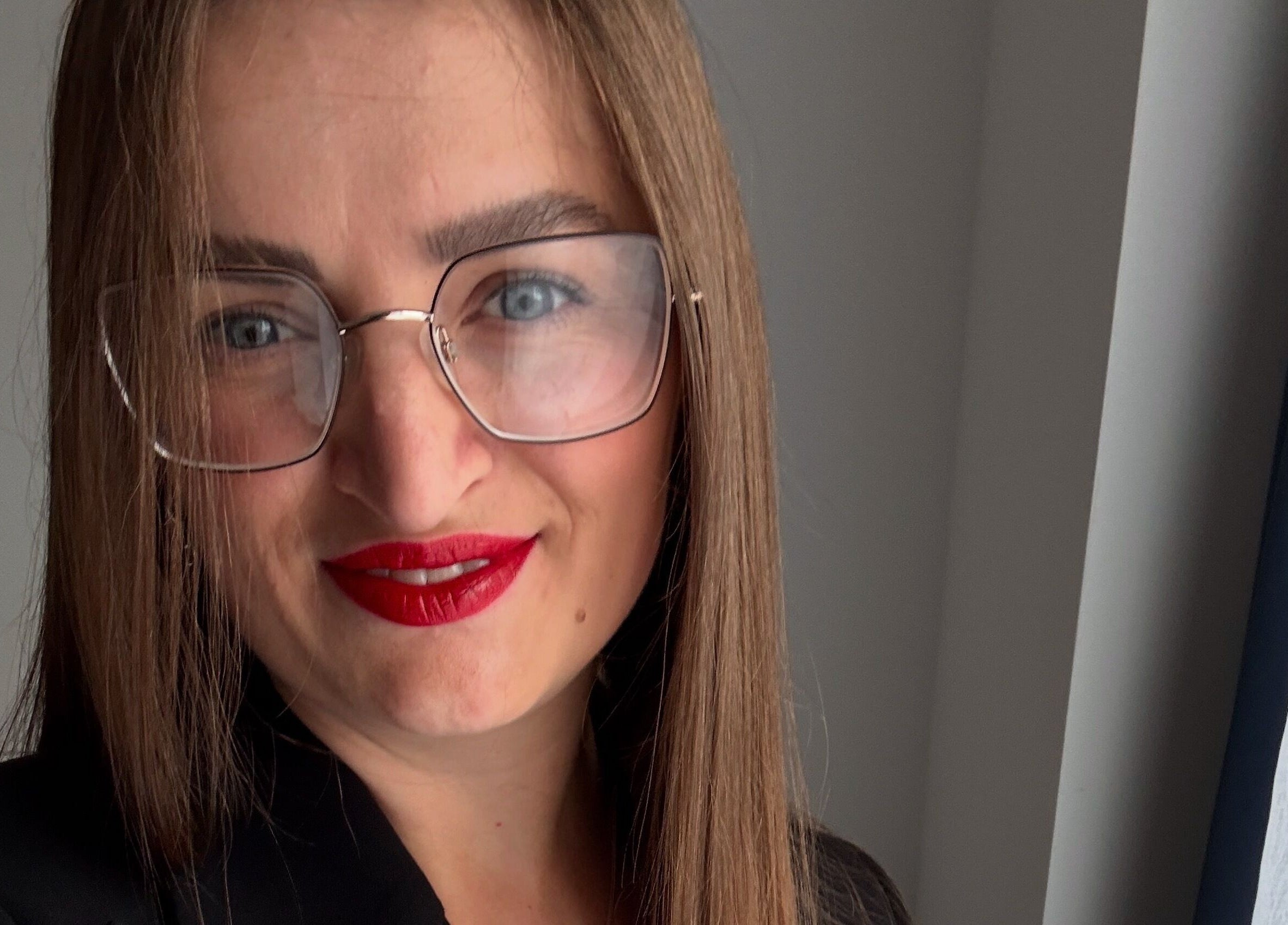 Professional at ZInailSTUDIO in Milton Keynes, England, showcasing chic style with glasses.