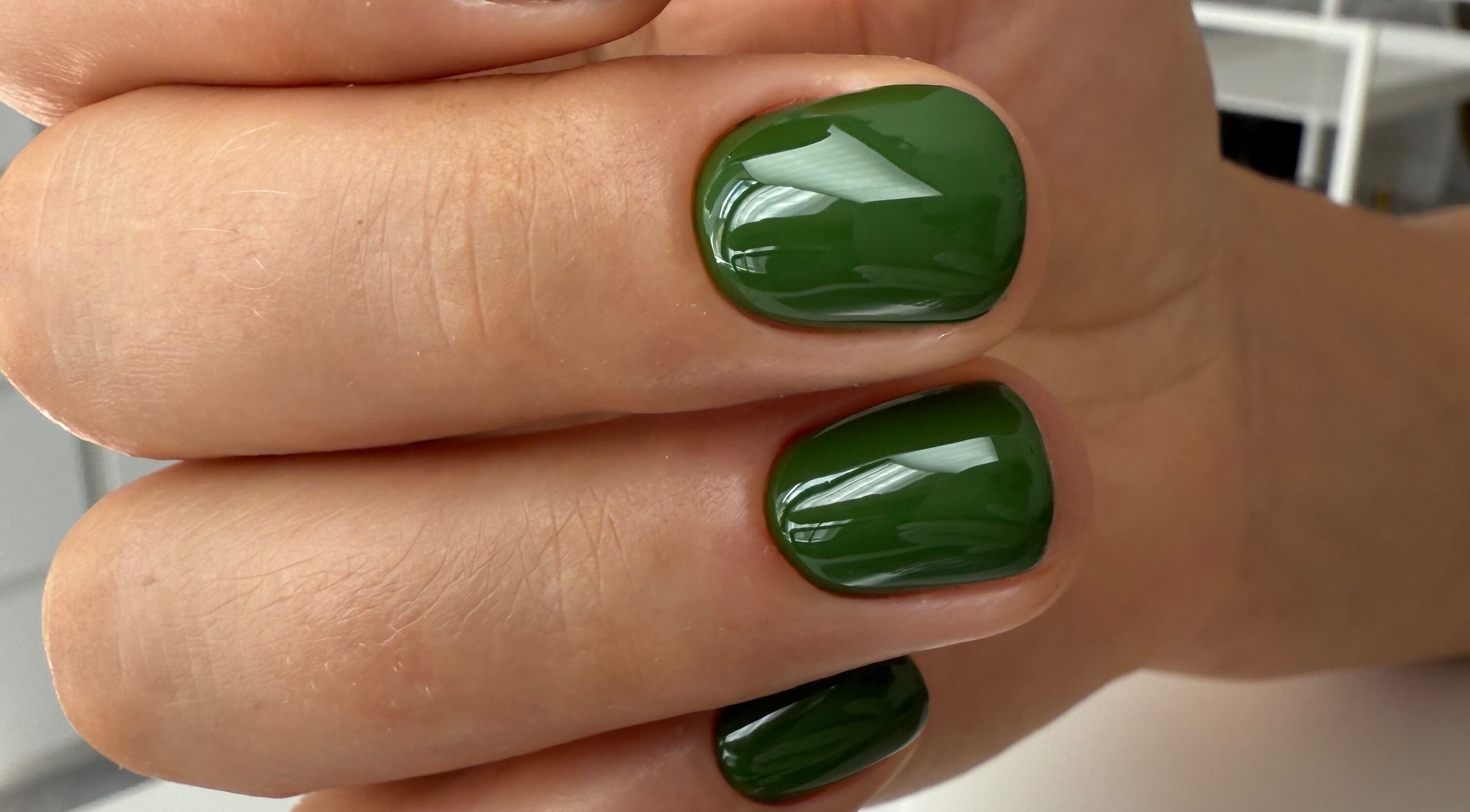 Close-up of elegant green nails at ZInailSTUDIO, Milton Keynes, England, GB.