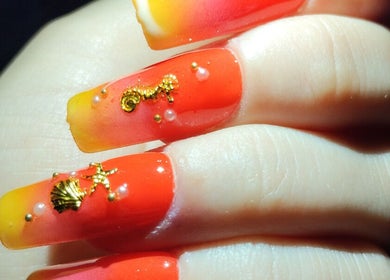 Nail art océanique vibrant chez Prestige Nails, Saivres, Nouvelle-Aquitaine, FR.