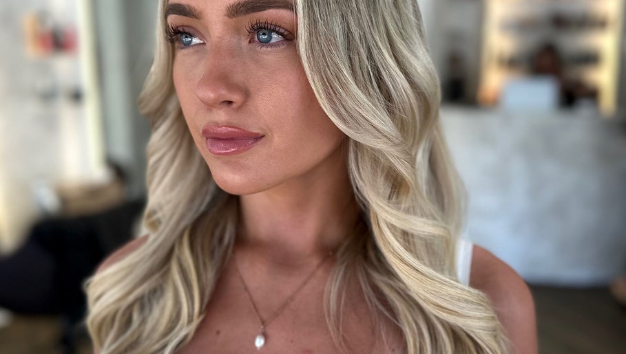 Woman with styled blonde hair at Beauty by Land, Mijas, Andalucía, ES.