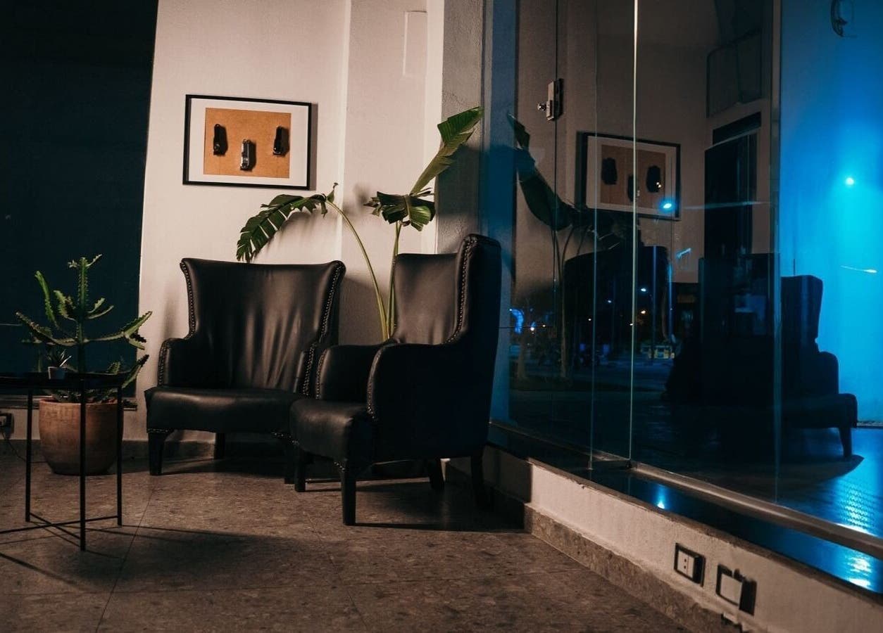 Relaxing seating area at HANOSA in Ismailia Governorate, EG, featuring elegant leather chairs and decor.