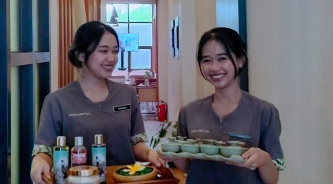 Friendly staff at MARTHA TILAAR SALON DAY SPA DEPOK, Jawa Barat, offer spa treatments with a smile.
