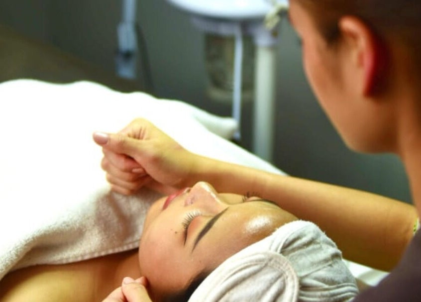 Relaxing facial massage at MARTHA TILAAR SALON DAY SPA DEPOK, Jawa Barat, Jawa Barat, ID.