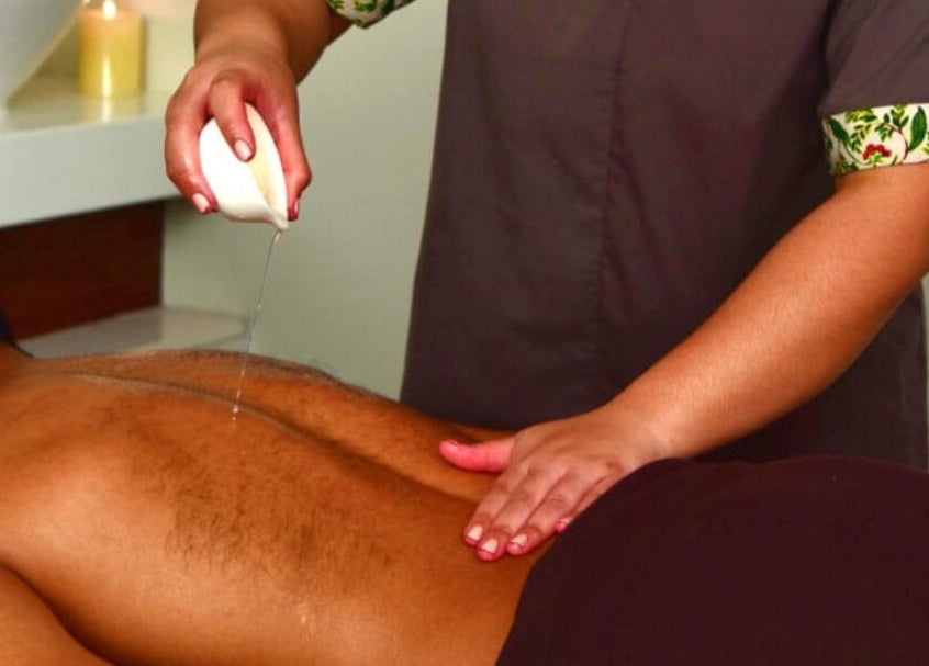 Relaxing back massage with oil at MARTHA TILAAR SALON DAY SPA DEPOK, Jawa Barat, Jawa Barat, ID.