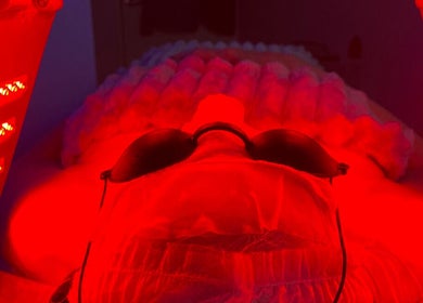 Red light therapy session at 416Skin Aesthetics & Academy in Toronto, Ontario, CA, promoting skin rejuvenation.