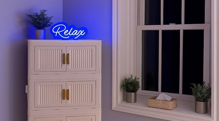 Relaxing corner with calming decor at 416 Skin Aesthetics & Academy in Toronto, Ontario, CA.