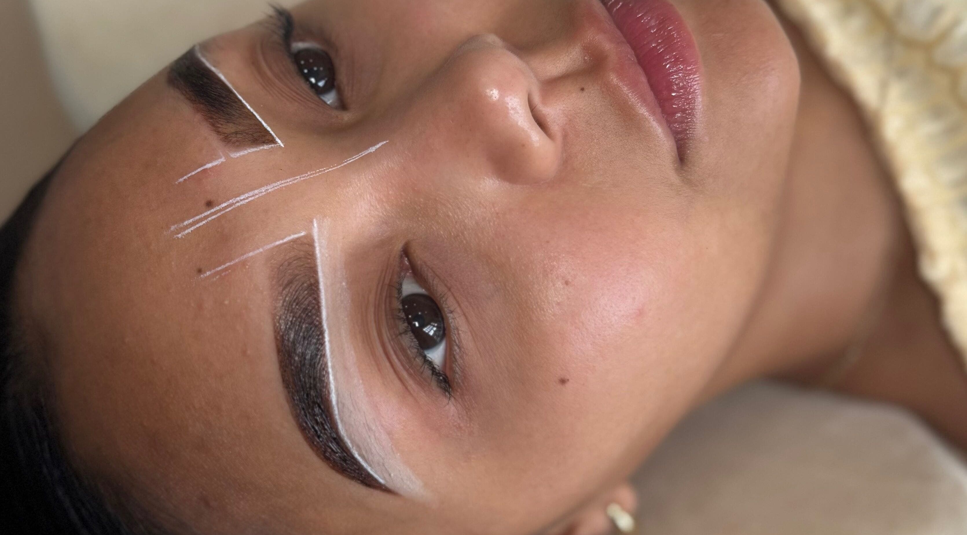 Eyebrow shaping at dhbrows, Kirkby In Ashfield, England, GB. Perfectly symmetrical brow lines.