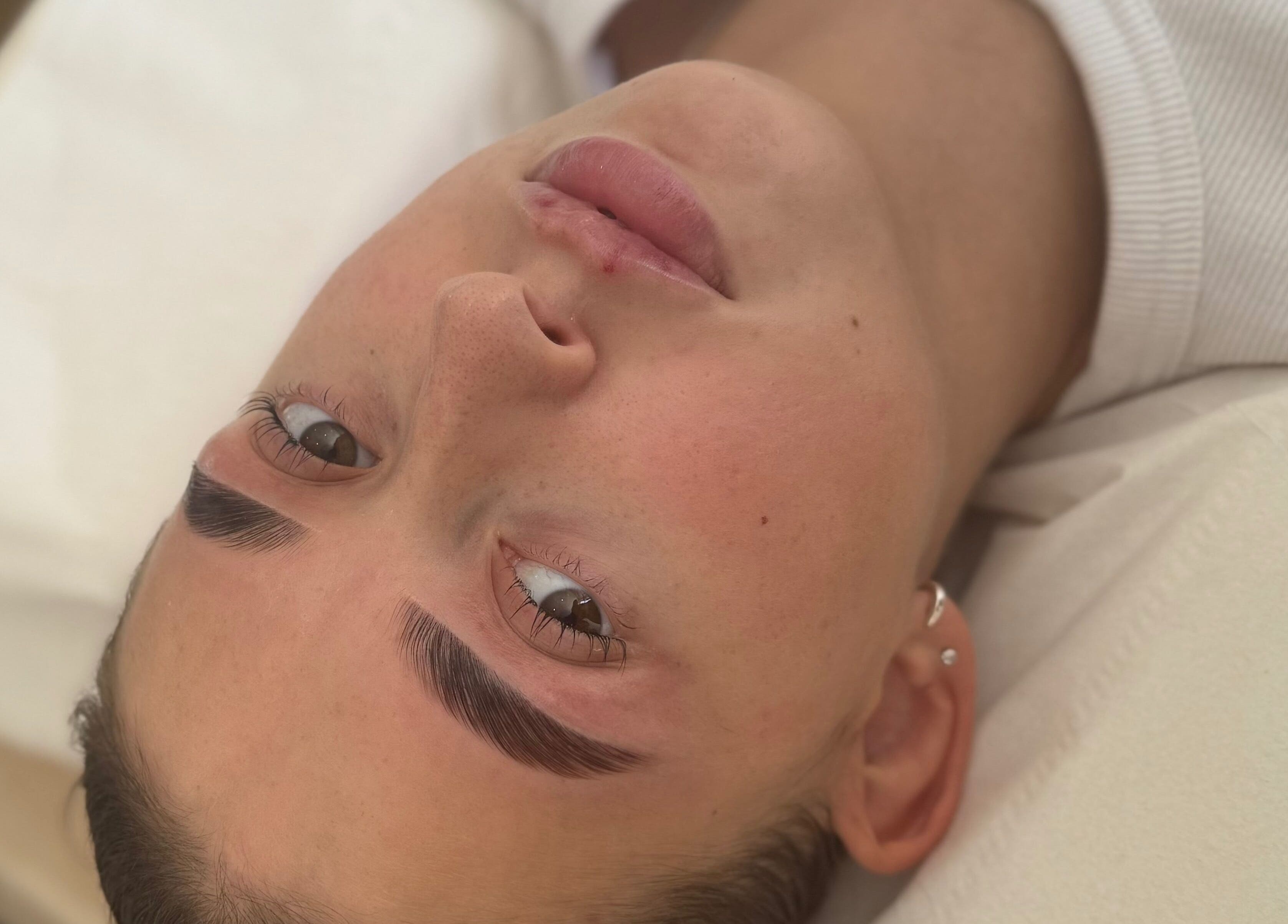 Perfectly groomed eyebrows at dhbrows, Kirkby In Ashfield, England, GB, showcasing expert beauty techniques.