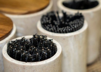 Brosses de beauté à L’atelier By Victoria, Bron, Auvergne-rhône-alpes, FR, offrant une expérience bien-être raffinée.