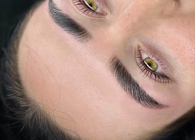 Sourcils impeccables après traitement à L’atelier By Victoria, Bron, Auvergne-rhône-alpes, FR.