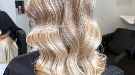 Blonde wavy hairstyle at Hair by Grace Loveday, London, England, GB.