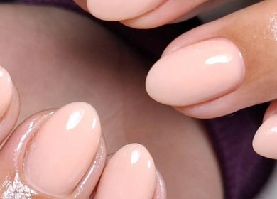 Manicura nude en Bell Art Nails, Roldán, Santa Fe, AR: elegancia y estilo.