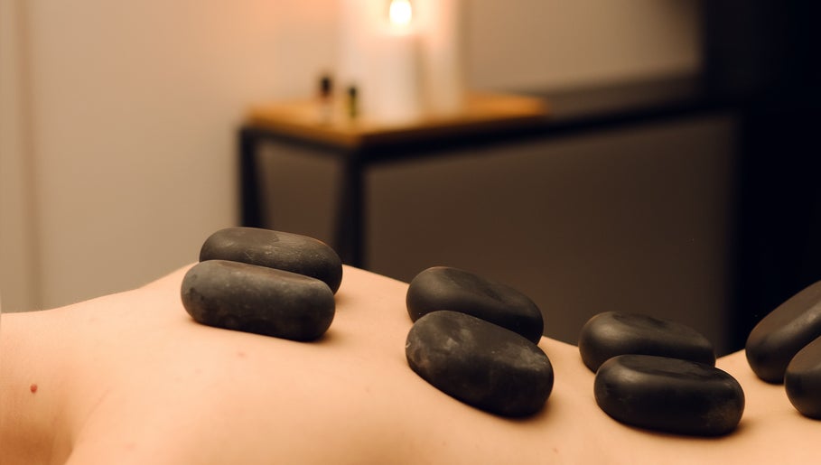 Relaxing hot stone therapy at Feel Good Massage Studio, Warszawa, Województwo Mazowieckie, PL.