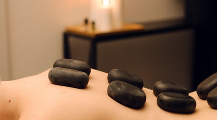 Relaxing hot stone therapy at Feel Good Massage Studio, Warszawa, Województwo Mazowieckie, PL.