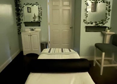 Relaxing massage room at T&S Paradise Touch Spa, San Jose, California, US with calming decor.