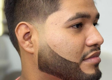 Servicio de barbería en Nua 360 Spa Piura, Piura, Piura, PE. Corte de barba preciso y elegante.