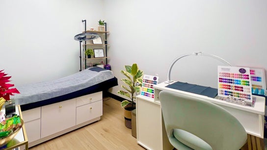 Phanlashtic & Nails Studio