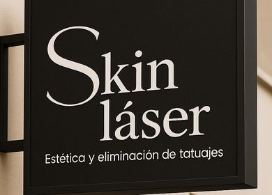 Cartel de Skin Láser en Daganzo De Arriba, Comunidad De Madrid, ES, especializado en estética y eliminación de tatuajes.