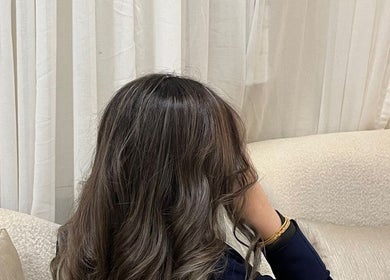 تصميم شعر أنيق في JÉ NAILS، الرياض، الرياض، السعودية، مع إضاءة طبيعية.