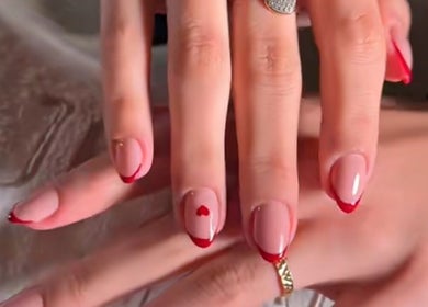 تصميم أظافر أنيق في JÉ NAILS SALON، الرياض، منطقة الرياض، السعودية.