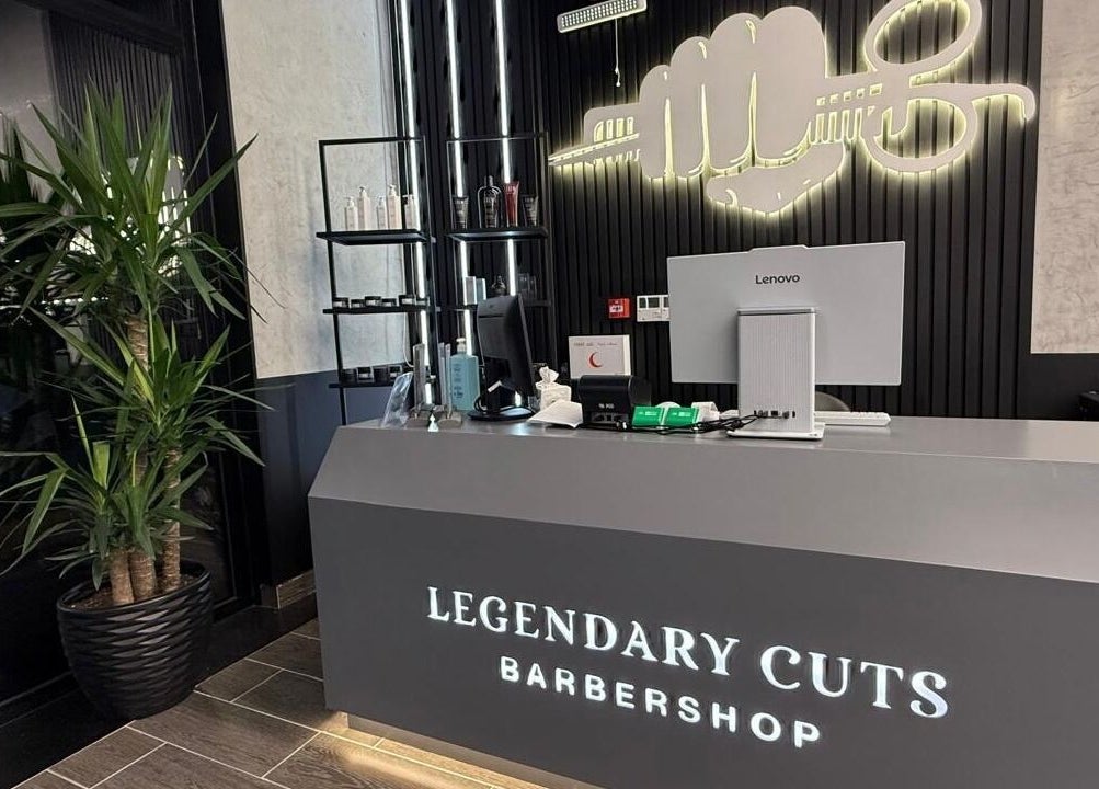Modern reception at Legendary Cuts Barbershop, Riyadh, SA, featuring stylish decor and welcoming atmosphere.