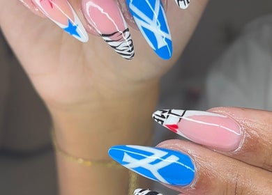 Design de manucure artistique chez Pretty Little Nailz, Le Lamentin, Fort-de-France, MQ.