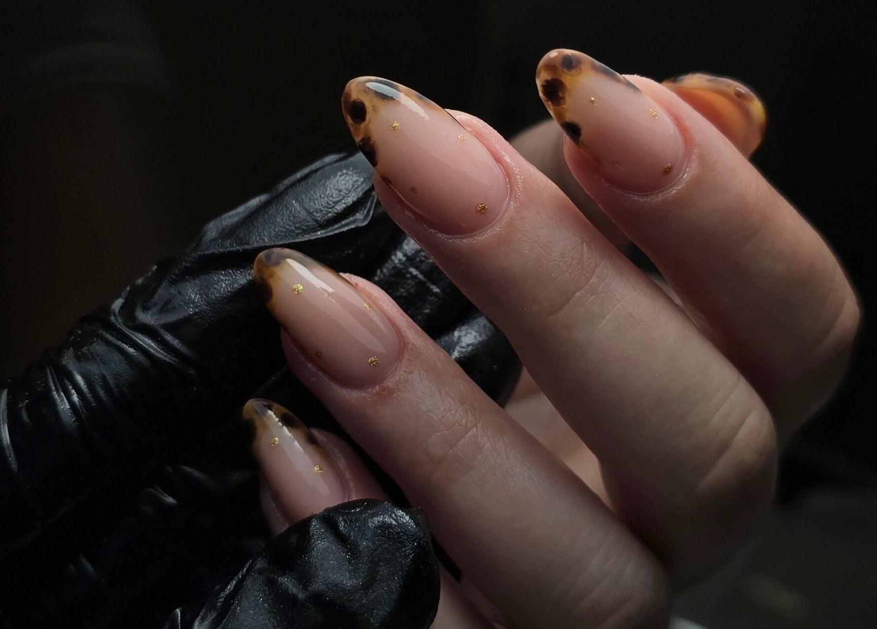 Unhas com design elegante no Débora Rodrigues Nail Salon em Monchique, Faro, PT.