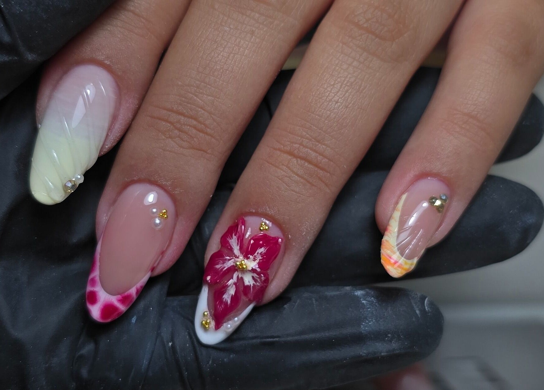 Nail art requintada da Débora Rodrigues Nail Salon em Monchique, Faro, PT.