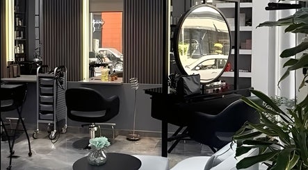 Modern interior of Mirka Studio Academy, Tiranë, Qarku I Tiranës, AL featuring stylish salon chairs and decor.