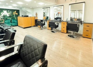 Modern interior of Luna Belleza Studio, Oujda, Oriental, MA with sleek black chairs and elegant decor.