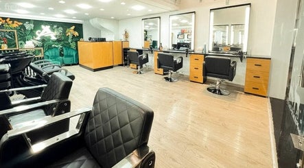 Modern interior of Luna Belleza Studio, Oujda, Oriental, MA with sleek black chairs and elegant decor.