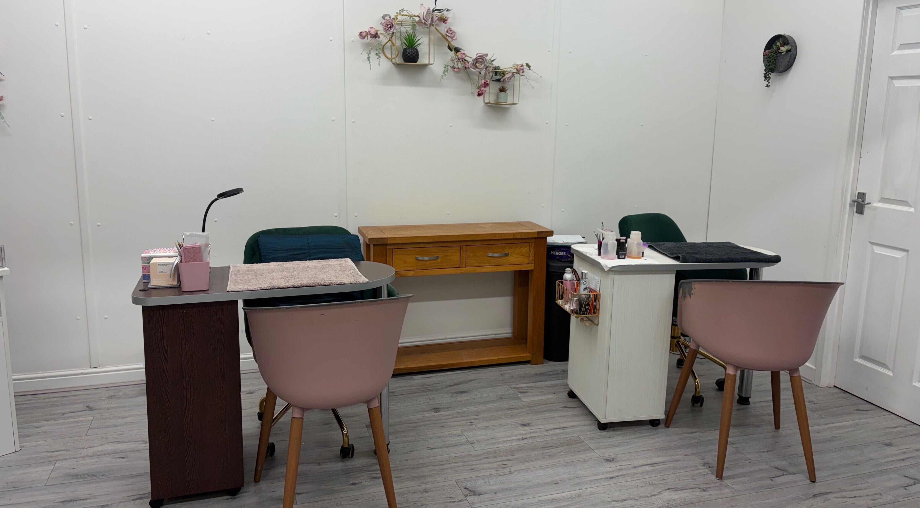 Cozy nail stations at Beauty with Teri, Wolverhampton, England. Elegant design with floral decorations.