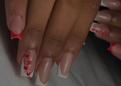 Elegant heart-design nails at By_hello, Gros-morne, La Trinité, MQ. Perfect acrylic manicure.