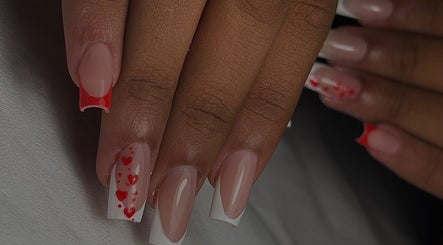 Elegant heart-design nails at By_hello, Gros-morne, La Trinité, MQ. Perfect acrylic manicure.