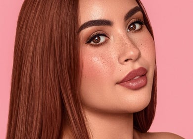 Portret van een vrouw met stralende huid bij Perfect Face, Dubai, Dubai, AE.