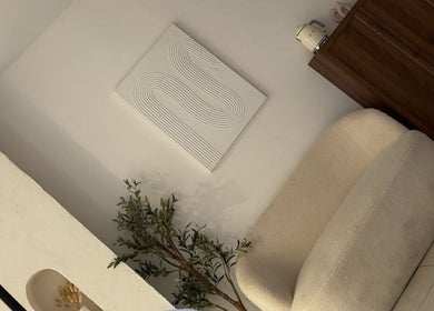Intérieur élégant chez Mrsmile.paris avec canapé crème, Paris, Île-de-france, FR.