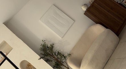 Intérieur élégant chez Mrsmile.paris avec canapé crème, Paris, Île-de-france, FR.