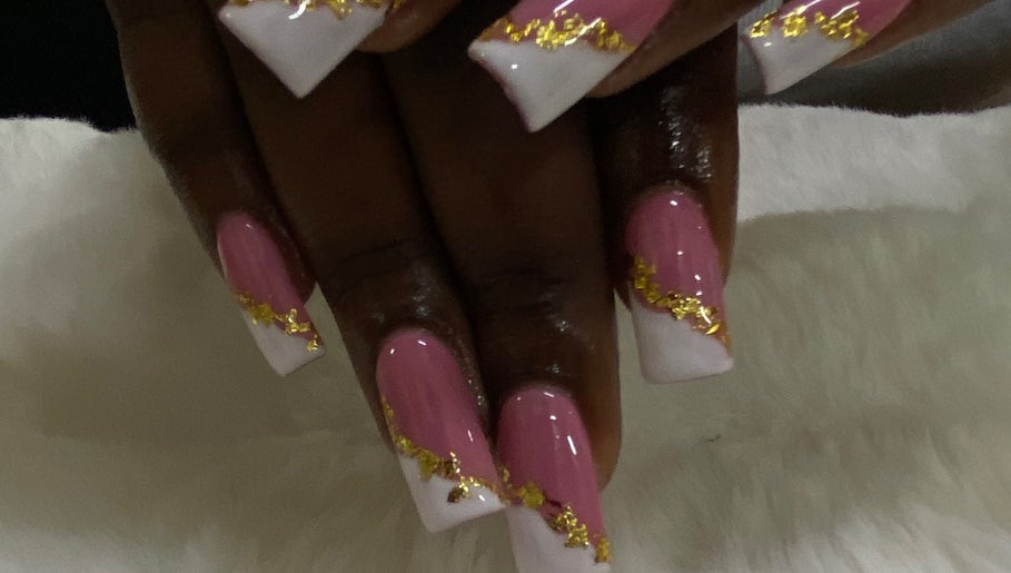 Elegant pink and gold nail art at Anna Nail Bar, Montego Bay, St. James Parish, JM.
