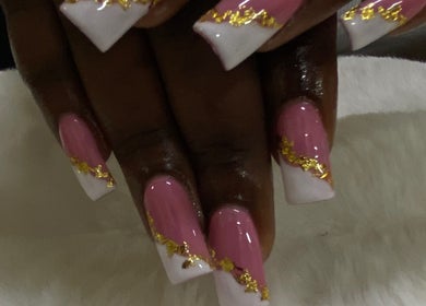 Elegant pink and gold nail art at Anna Nail Bar, Montego Bay, St. James Parish, JM.