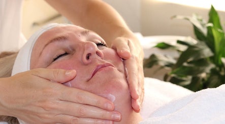 Facial massage at AM Skin Clinic, Burleigh Heads, Queensland, AU. Experience soothing wellness treatments.