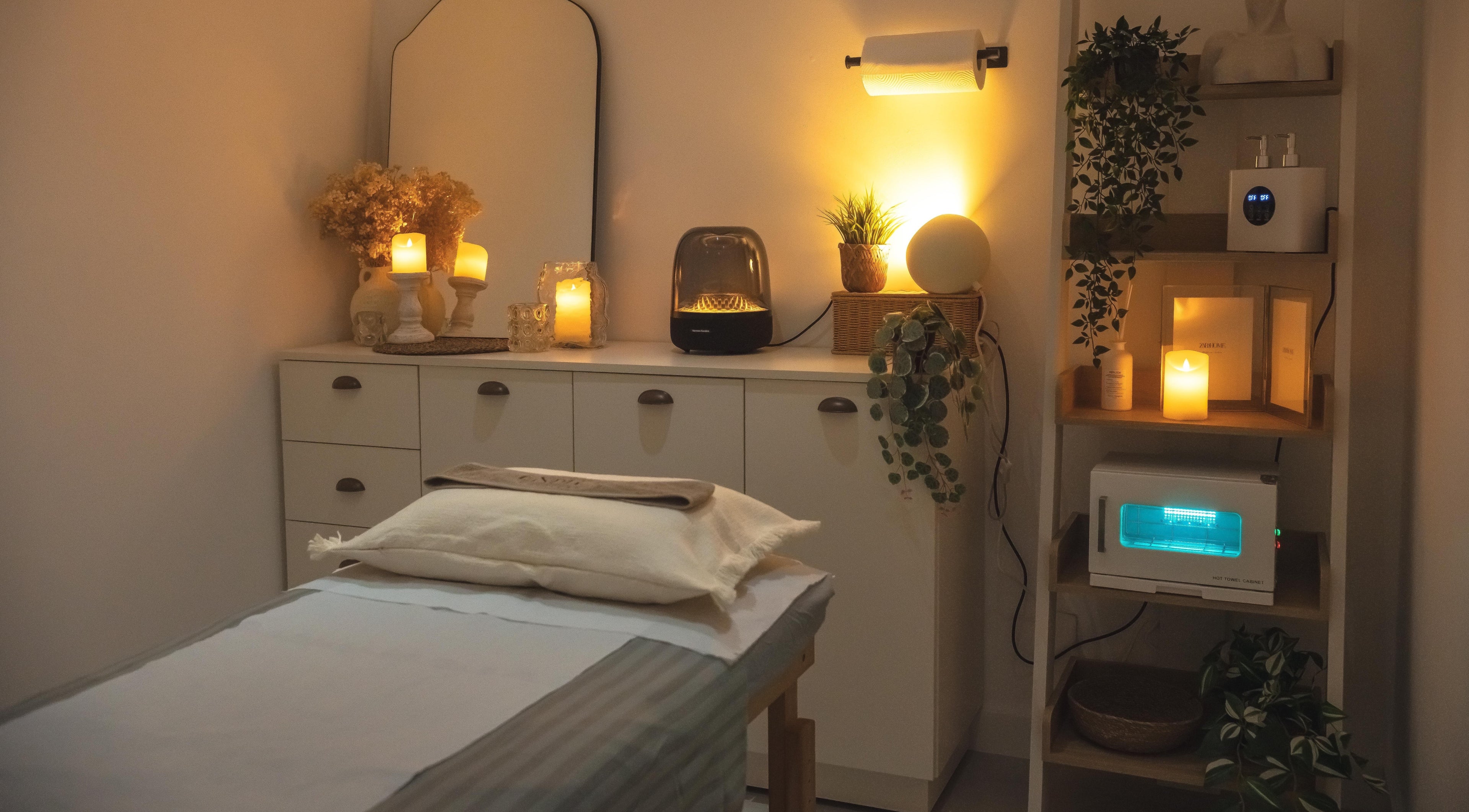 Relaxing massage room at Endless Massage Therapy, London, England, GB with warm lighting and soothing decor.