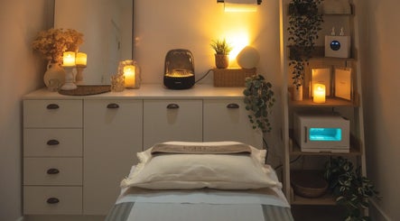 Cozy massage room at Endless Massage Therapy in London, England, GB with warm lighting and soothing decor.