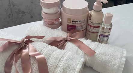 Toalhas e produtos Hidramais no Fábia Steffen Massoterapeuta Humanizada, Santa Catarina, Santa Catarina, BR.