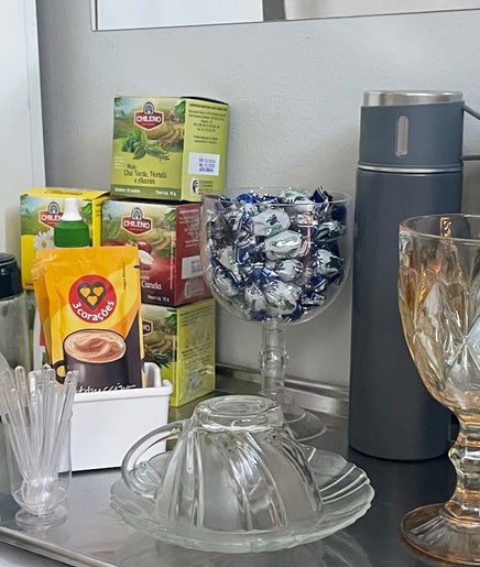 Cantinho de café e chá no Fábia Steffen Massoterapeuta Humanizada, Santa Catarina, Santa Catarina, BR.