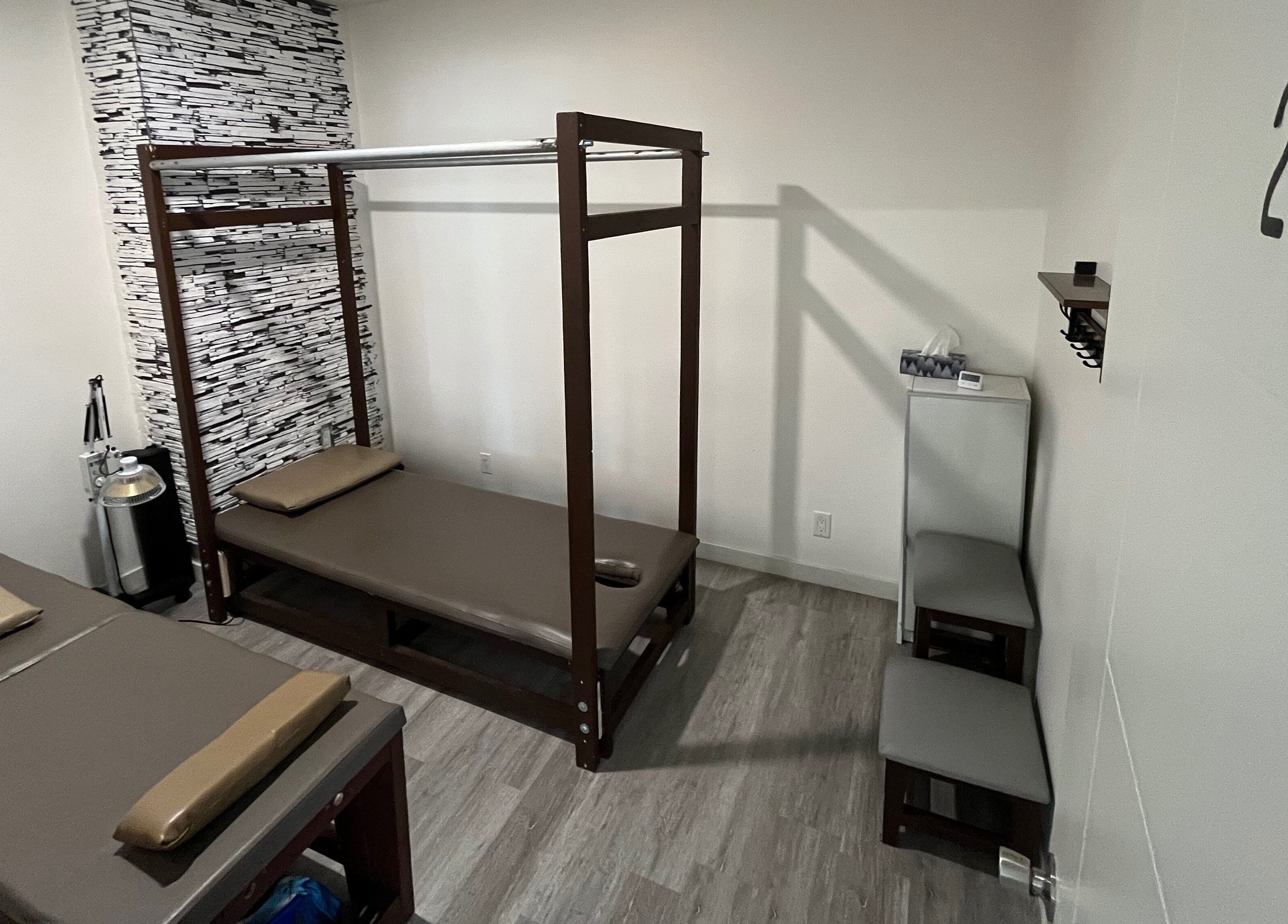 Massage room at Yang’s Chinese Wellness 楊式整复按摩 in Calgary, Alberta, CA, featuring comfortable treatment tables.