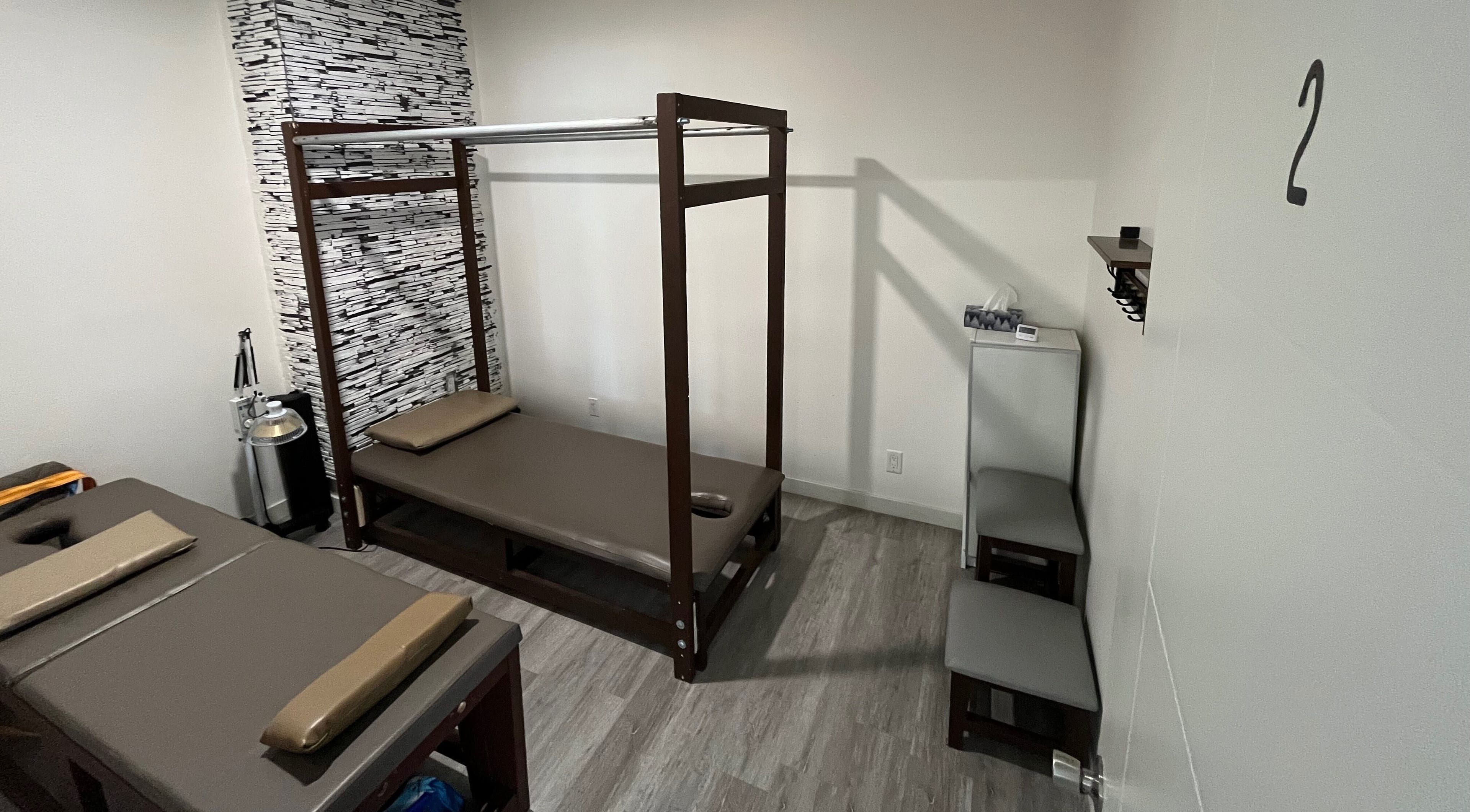 Massage room at Yang’s Chinese Wellness 楊式整复按摩 in Calgary, Alberta, CA, featuring comfortable treatment tables.