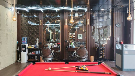 Les Messieurs Salon