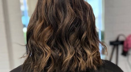 Stylish wavy haircut at LaNora Hair Studio in Crawley, England, GB.