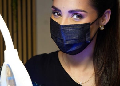Esthéticienne masquée BeautybyManonLeMaou à Baume-les-dames, Bourgogne-franche-comté, FR avec équipement professionnel.