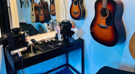 S.H.E Cuts in Nuneham Courtenay, England offers a stylish salon with guitars and hair tools for unique experiences.